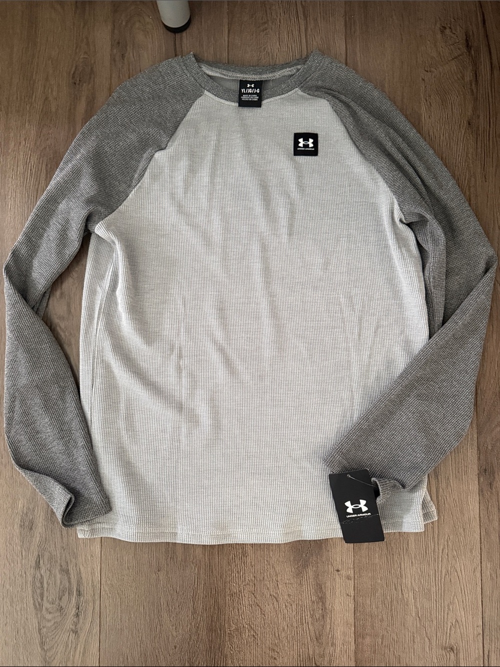 NWT Boys Under Armour Gray Raglan Thermal Long Sleeve Shirt. Size Large